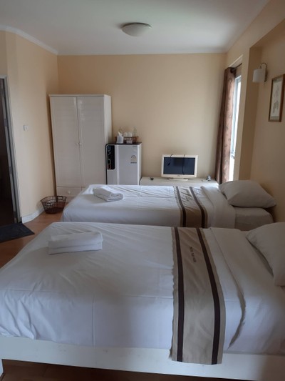 ห้องนอนดีอยู่นะ จองไว้สองห้องเพราะมากัน 5 คน