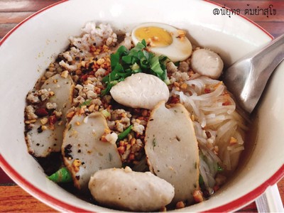 เส้นเล็กต้มยำ