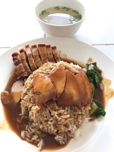 ข้าวหมูแดงหมูกรอบ