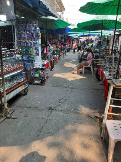 ข้ามมาฝั่งพม่ามาเดินเล่น