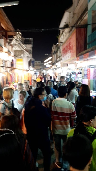 เชียงรายไนท์บาร์ซ่าร์ยามค่ำคืน