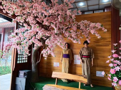 มีบริการให้เช่าชุดยูคาตะ สำหรีบเด็ก 100บาท  ผู้ใหญ่ 230บาท