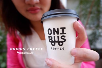 กาแฟร้านนี้คุณภาพล้นแก้วครับ เขาคั่วเองมีโรงคั่วหลังร้านเลย เข้มข้น