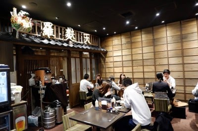 บรรยากาศในร้าน มีที่นั่งเยอะอยู่ครับ