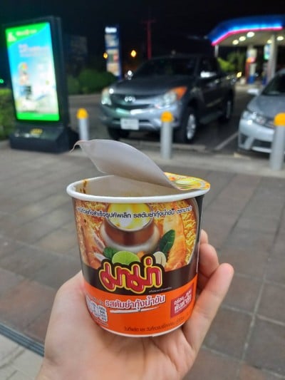 05:20 ตื่นมา หิวกินแป้บนึง เปลี่ยนคนขับ 
เดินทางต่อ 05:30 go  go go!!!