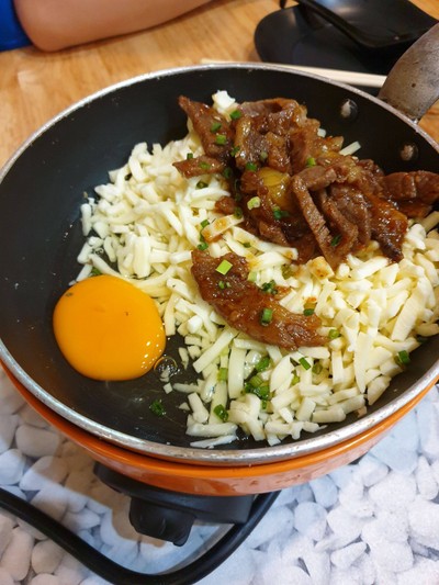 ชีสกระทะร้อน เนื้อปรุงรส