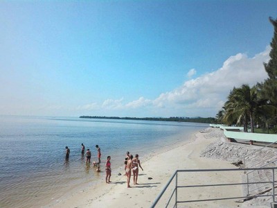 ชายหาดยาวๆ ที่หาดแหลมโพธิ์ พุมเรียง อ.ไชยา