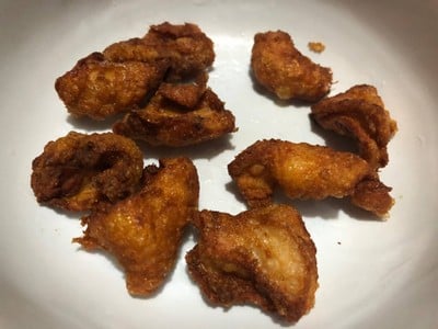 วิธีทำ หนังไก่ทอดกรอบเคลือบซอสเกาหลี วิธีทำ หนังไก่ทอดกรอบเคลือบซอสเกาหลี