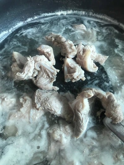 วิธีทำ ผัดพริกแกงกระดูกอ่อนหมู