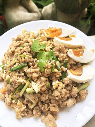 วิธีทำ หมูสับผัดไข่เค็ม วิธีทำ หมูสับผัดไข่เค็ม