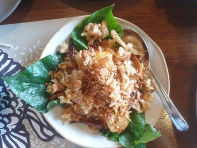 ยำส้มโอกุ้งกรอบ