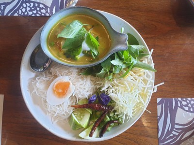 ขนมจีนแกงเขียวหวานไก่