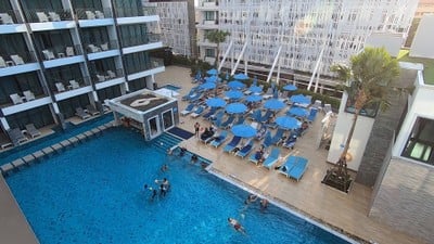 สระว่ายน้ำ/ชายหาด