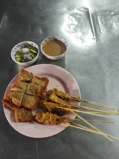 หมูสะเต็ะ ขนมปังหน้าหมู