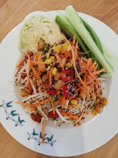 ส้มตำควินัว (Som tum quinoa ราคา 180 บาท)