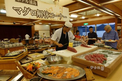 นอกจากมากุโร มีแซลมอนด้วยคะ