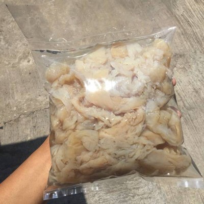 เมนูของร้าน สุรีรัตน์แมงกะพรุนย่าง  ตลาดศาลเจ้าสุราษฎร์ธานี