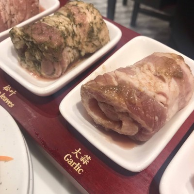หมู 8 สี
