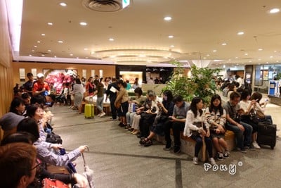 วันเสาร์ 11.30 รอคิว2ชม.!! คิวยาวมากคะ แต่เราก็จะรอ