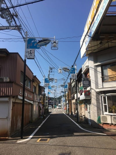 ถนน ระหว่างท่าเรือ ไป ท่ารถ