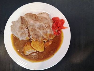 ข้าวแกงกะหรี่หมูสไลด์