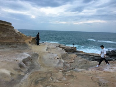 ภูเขาหินที่ถูกคลื่นทะเลกันเซาะ