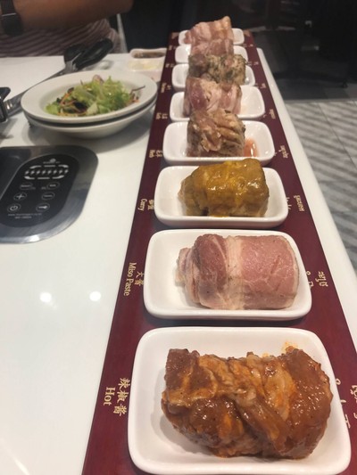 หมู 8 สี