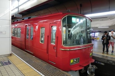 รถไฟขบวนสีแดง