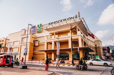 มาหาข้าวเย็นทานที่นี่ ชั้นใต้ดินมี FOOD BAZAAR