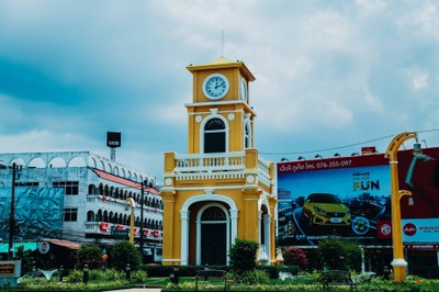 ระหว่างทางมาที่พัก ก็ได้ผ่าน อีกหนึ่งแลนด์มาร์ค "วงเวียนสุรินทร์"