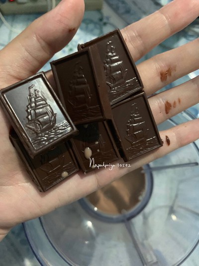 วิธีทำ นมดำ+ดาร์กช็อกโกแลตปั่น ใส่ผลไม้ วิธีทำ นมดำ+ดาร์กช็อกโกแลตปั่น ใส่ผลไม้
