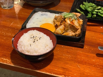 ข้าวหมูสไลล์ผัดกิมจิ