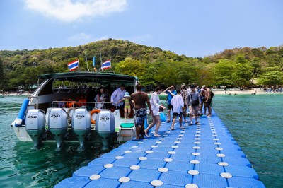 ทั้งลำนี้มีคนไทย 10% ที่เหลือคือชาวรัสเซียทั้งลำ ต้องมีไกด์ภาษารัสเซียด้วย