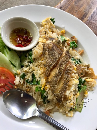 ข้าวผัดปลาสลิด