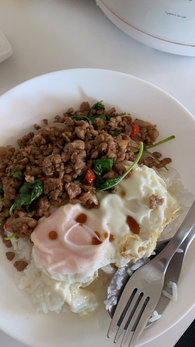 วิธีทำ ผัดกระเพรา ไข่ดาว