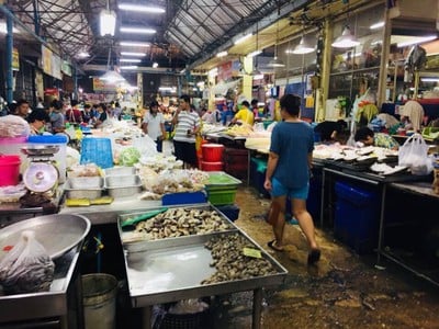 ตลาดฉัตรไชย