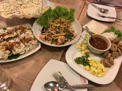 อาหาร หรือ เครื่องดื่ม