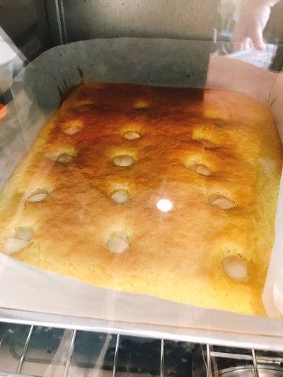 วิธีทำ Macadamia White Chocolate Blondies วิธีทำ Macadamia White Chocolate Blondies