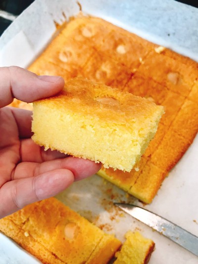 วิธีทำ Macadamia White Chocolate Blondies วิธีทำ Macadamia White Chocolate Blondies