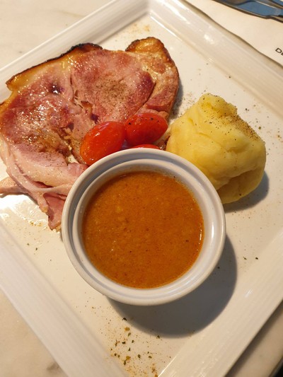 อาหาร หรือ เครื่องดื่ม