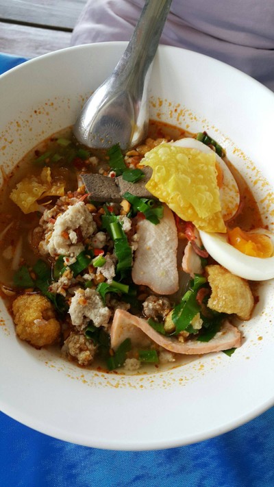 ก๋วยเตี๋ยวไข่ต้มยำ
