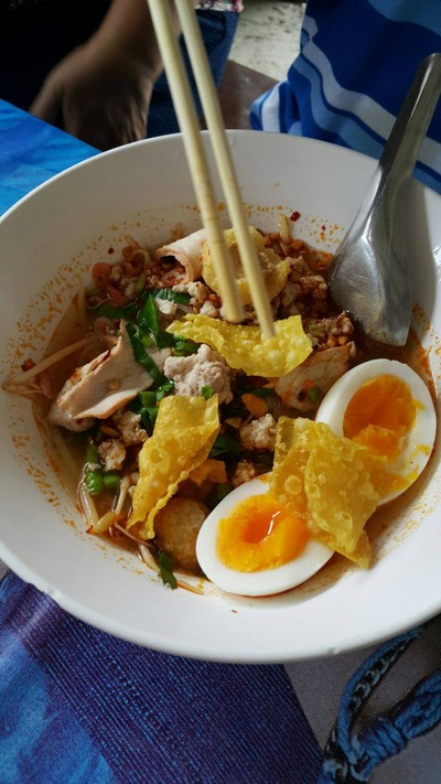 ก๋วยเตี๋ยวไข่ต้มยำ