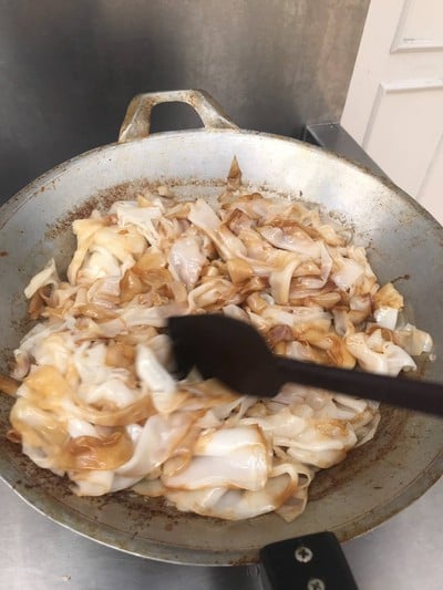 วิธีทำ เส้นใหญ่ราดหน้าหมู/ Fried Noodle with Thick Sauce
