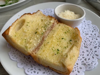 ขนมปังกระเทียม