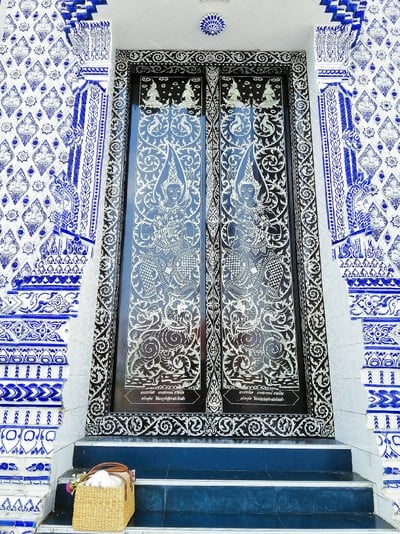 ประตูโบสถ์​ด้านหลัง