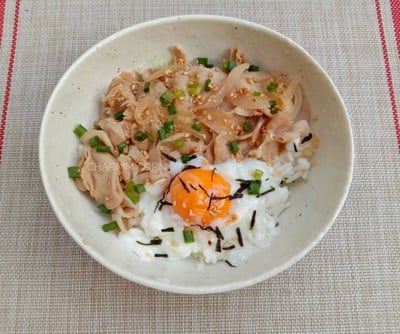 ข้าวหน้าหมูสไลด์