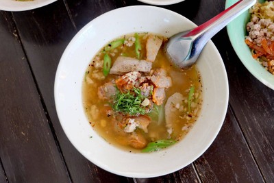 เส้นเล็กต้มยำ