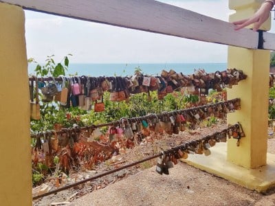 เขามาคล้องกุญแจ​ล๊อคใจกันด้วยนะค๊า