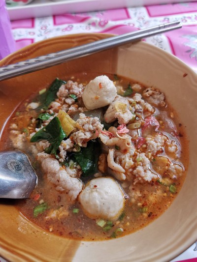 วุ้นเส้นต้มยำ