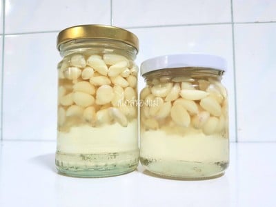 กระเทียมดอง